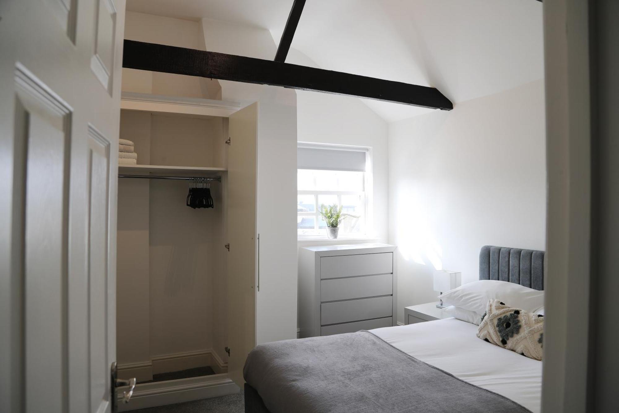 Letting Serviced Apartments - Guards View, Windsor Exterior foto