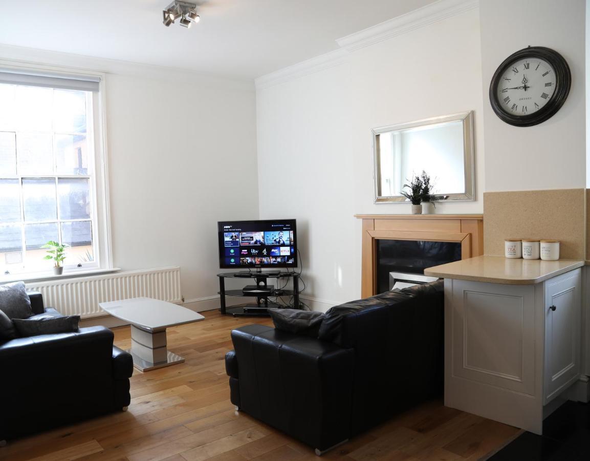 Letting Serviced Apartments - Guards View, Windsor Exterior foto