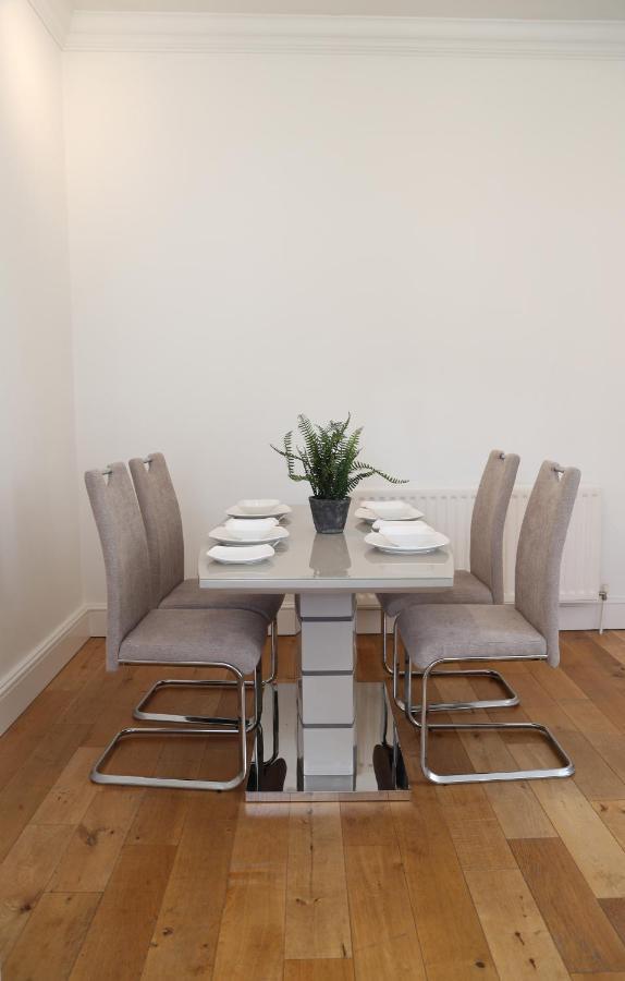 Letting Serviced Apartments - Guards View, Windsor Exterior foto