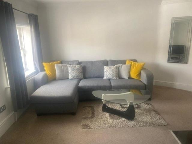 Letting Serviced Apartments - Guards View, Windsor Exterior foto